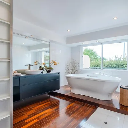 Pakisa - Three Bedroom 아파트