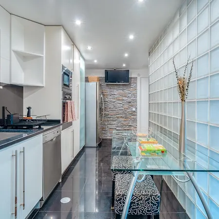 Pakisa - Three Bedroom Apartament *